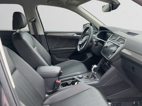 Used 2023 Volkswagen Tiguan SE AWD/4WD image 15