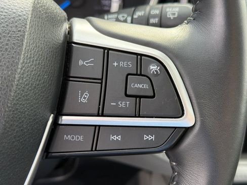 Used 2023 Toyota Highlander XLE AWD/4WD image 26