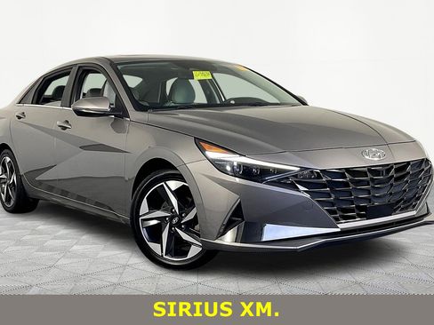 Certified 2022 Hyundai Elantra Limited w/ Preferred Accessory Package FWD image 3