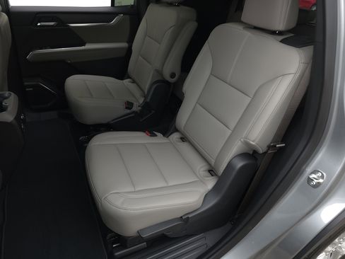 New 2026 GMC Acadia Elevation w/ Elevation Premium Package FWD image 31