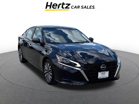 Used 2025 Nissan Altima 2.5 SV image 1
