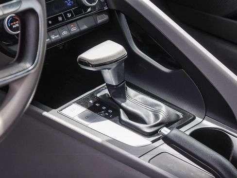 Certified 2022 Hyundai Elantra SEL FWD image 24
