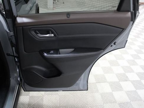 Used 2023 Nissan Rogue SL w/ SL Premium Package image 25