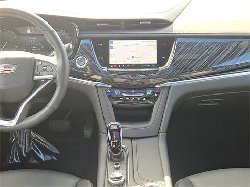 Used 2025 Cadillac XT6 Premium Luxury image 19
