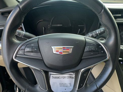 Used 2018 Cadillac XT5 AWD image 17