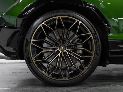New 2025 Lamborghini Urus SE image 17