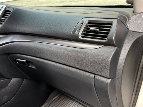 Used 2017 Honda Pilot EX-L image 16