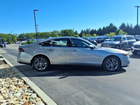 Used 2023 Honda Accord EX image 7