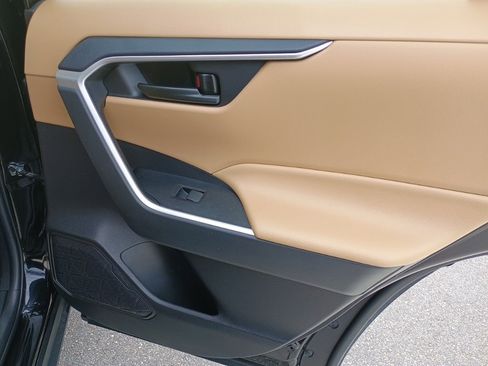 Used 2022 Toyota RAV4 LE image 18