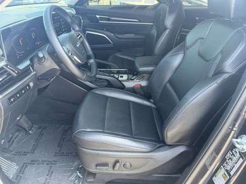 Used 2025 Kia Telluride S image 15