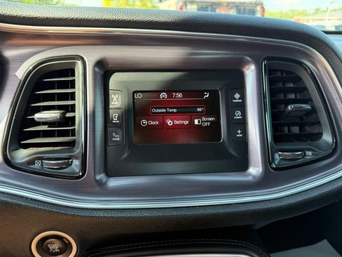 Used 2016 Dodge Challenger SXT RWD image 29