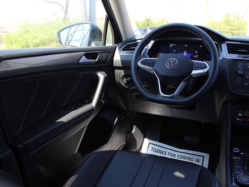 Used 2022 Volkswagen Tiguan SE AWD/4WD image 10