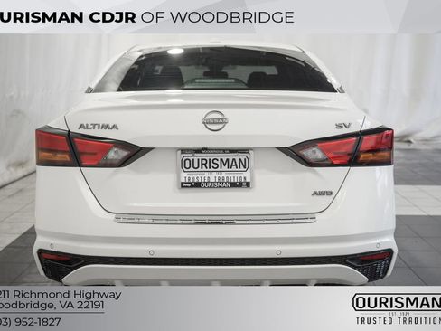 Used 2023 Nissan Altima 2.5 SV AWD/4WD image 6