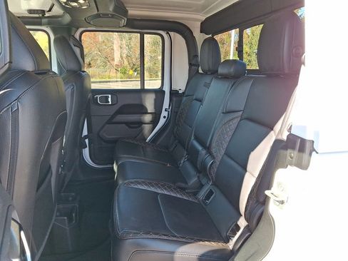 Used 2023 Jeep Gladiator Overland image 22