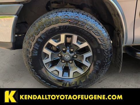 Used 2000 Toyota Tundra SR5 w/ Convenience Pkg AWD/4WD image 9