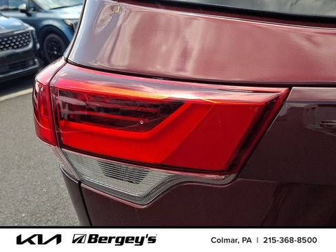 Used 2019 Toyota Highlander LE AWD/4WD image 29
