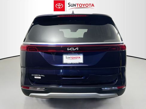 Used 2024 Kia Carnival LX FWD image 5