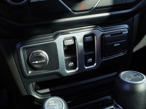 Certified 2019 Jeep Wrangler Sport AWD/4WD image 19