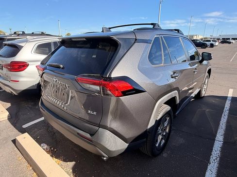 Used 2022 Toyota RAV4 XLE w/ Convenience Package FWD image 5