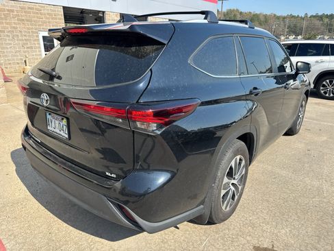 Used 2024 Toyota Highlander XLE image 6