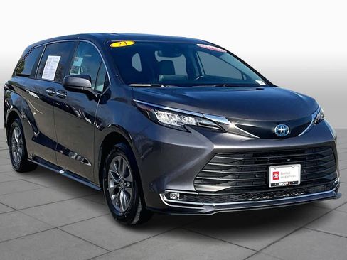 Certified 2023 Toyota Sienna XLE image 2