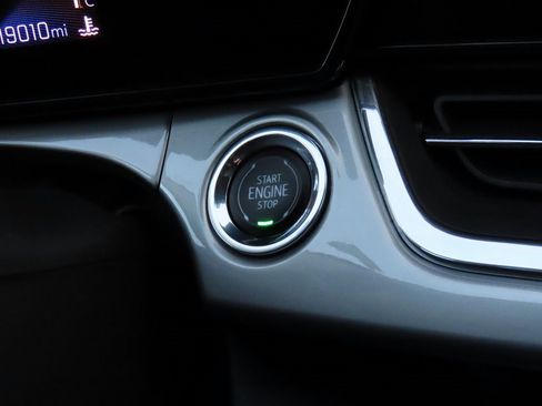 Used 2025 Chevrolet Trax LT w/ LT Convenience Package image 26