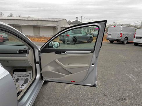 Used 2015 Volkswagen Passat 1.8T Limited Edition image 15