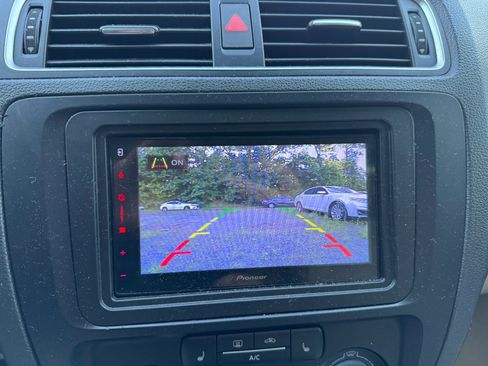 Used 2014 Volkswagen Jetta SE FWD image 16