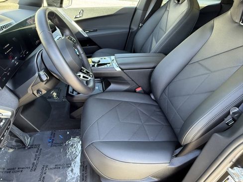 Used 2025 BMW iX xDrive50 w/ Sport Package image 22