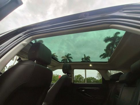 Used 2020 Land Rover Range Rover Evoque SE image 9