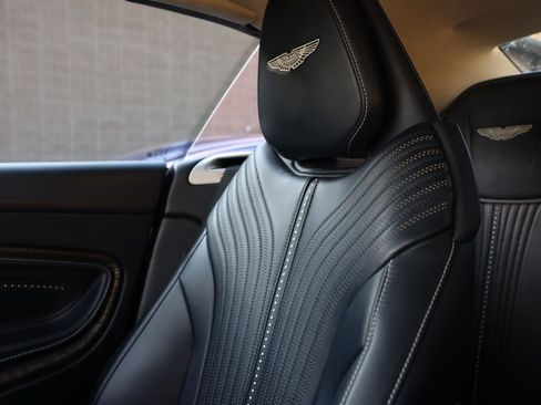 Used 2019 Aston Martin DB11 Volante image 7