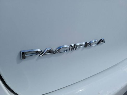 Used 2023 Chrysler Pacifica Touring-L FWD image 10