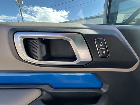 Used 2022 Ford Bronco Wildtrak image 22