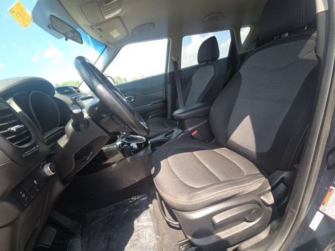 Used 2017 Kia Soul + w/ Audio Package FWD image 19