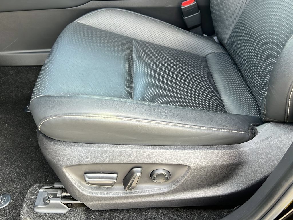 Used 2025 Toyota Crown Signia AWD/4WD image 16