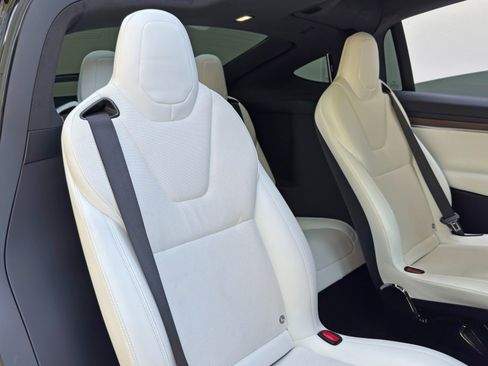 Used 2023 Tesla Model X image 42