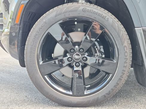 Certified 2025 Land Rover Defender 130 V8 AWD/4WD image 14