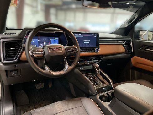 Used 2024 GMC Canyon AT4 w/ Technology Package image 17