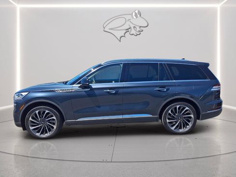 Used 2022 Lincoln Aviator Reserve w/ Equipment Group 201A AWD/4WD image 2