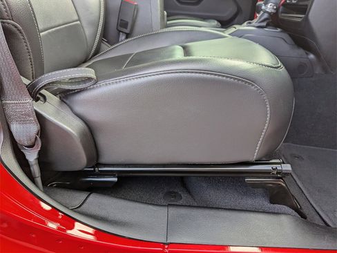 Used 2018 Jeep Wrangler Unlimited Sahara image 36