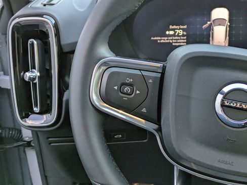 Used 2025 Volvo EX40 Core w/ Climate Package image 17