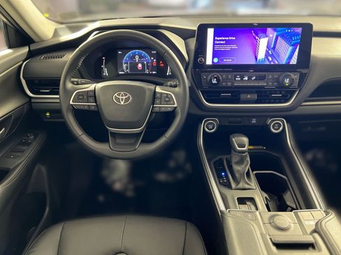 Used 2025 Toyota Grand Highlander FWD image 16