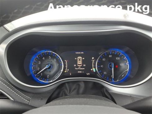 Used 2023 Chrysler Pacifica Touring-L w/ S Appearance Package image 19