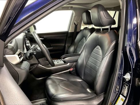 Used 2022 Toyota Highlander XLE image 32