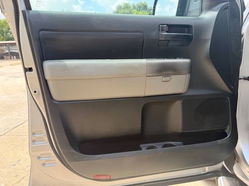 Used 2013 Toyota Tundra 4x4 Double Cab w/ SR5 Pkg image 8