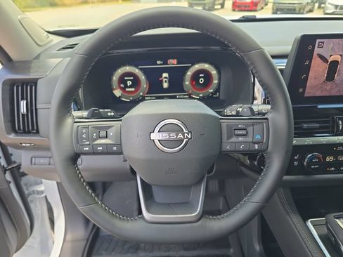 Used 2026 Nissan Pathfinder Platinum FWD image 25