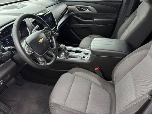 Used 2023 Chevrolet Traverse LT image 9