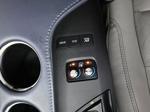 Used 2013 Toyota Avalon XLE Premium image 34