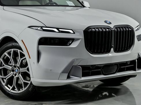 Used 2023 BMW X7 xDrive40i AWD/4WD image 2