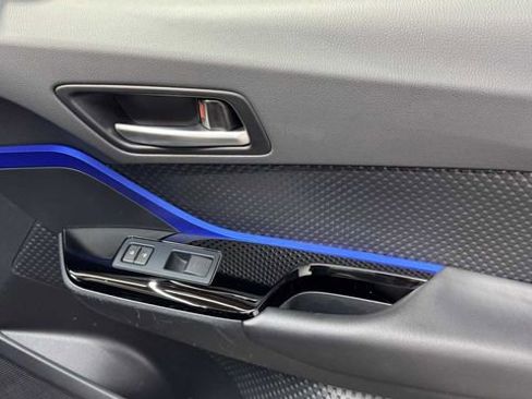 Used 2020 Toyota C-HR XLE image 14